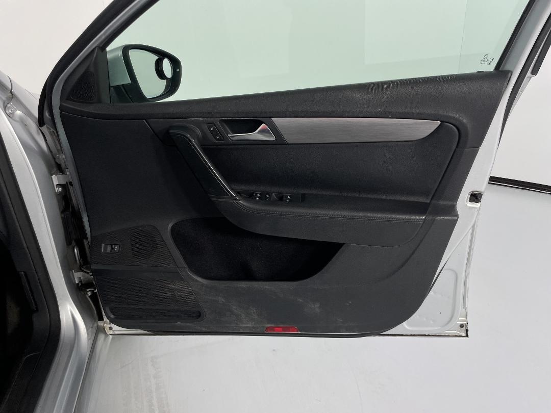 Photo '15' of Volkswagen Passat Photo '15' of Volkswagen Passat