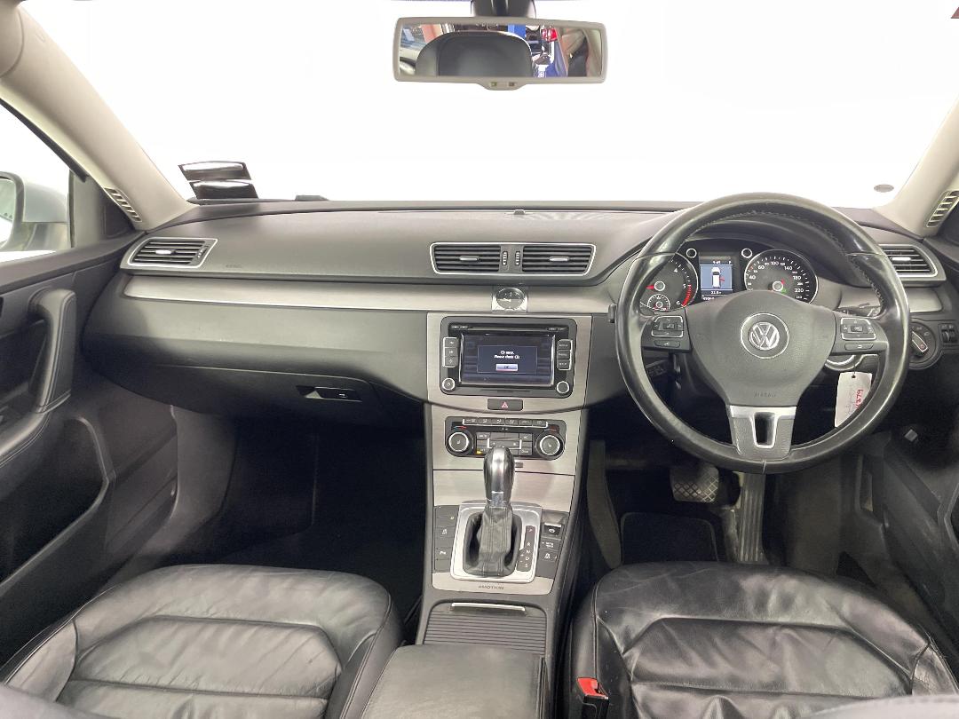 Photo '17' of Volkswagen Passat Photo '17' of Volkswagen Passat