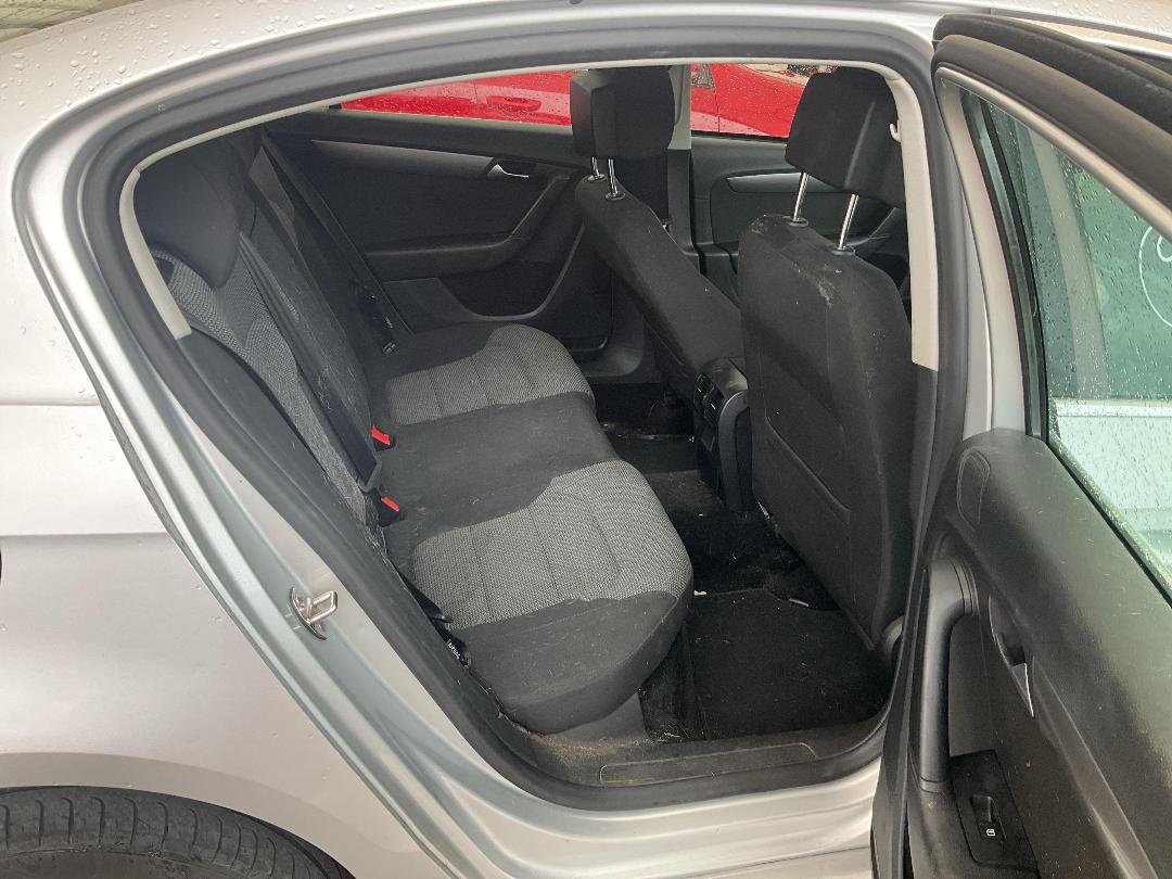 Photo '9' of Volkswagen Passat Photo '9' of Volkswagen Passat