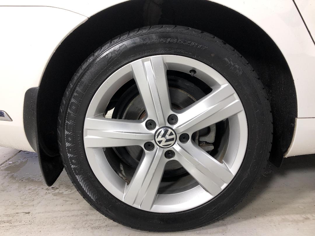 Photo '12' of Volkswagen Passat Photo '12' of Volkswagen Passat