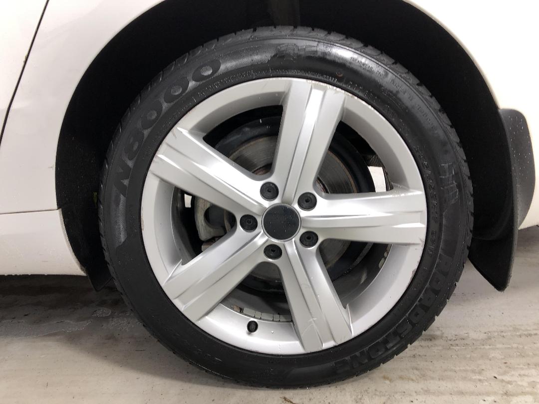 Photo '11' of Volkswagen Passat Photo '11' of Volkswagen Passat