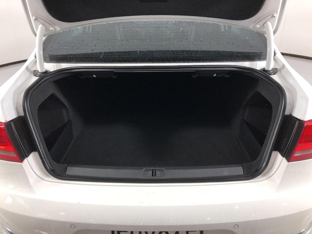 Photo '14' of Volkswagen Passat Photo '14' of Volkswagen Passat