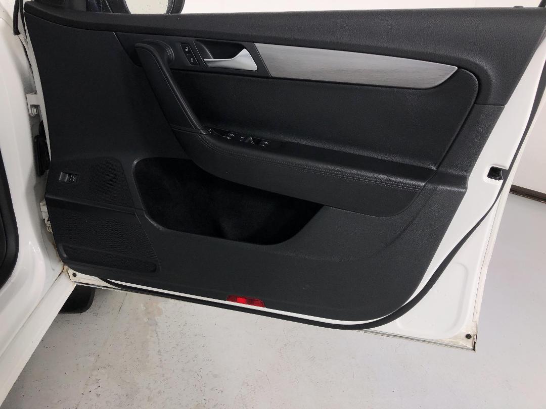 Photo '15' of Volkswagen Passat Photo '15' of Volkswagen Passat