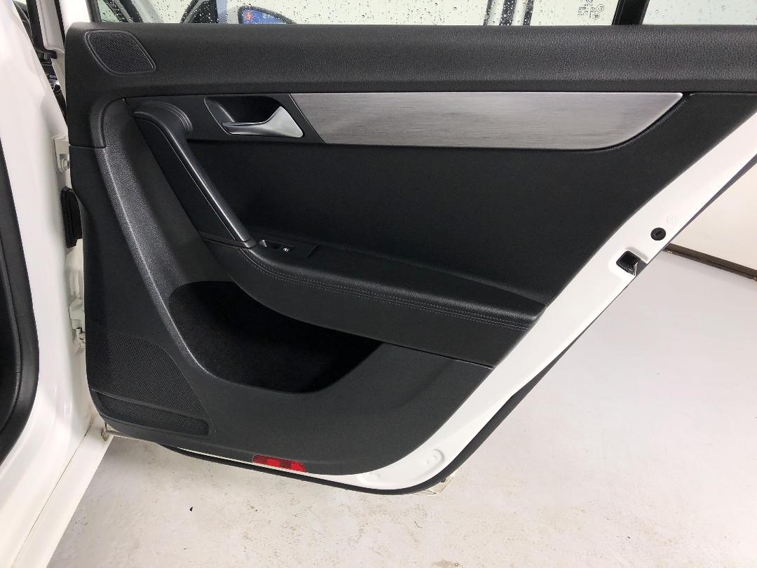 Photo '19' of Volkswagen Passat Photo '19' of Volkswagen Passat