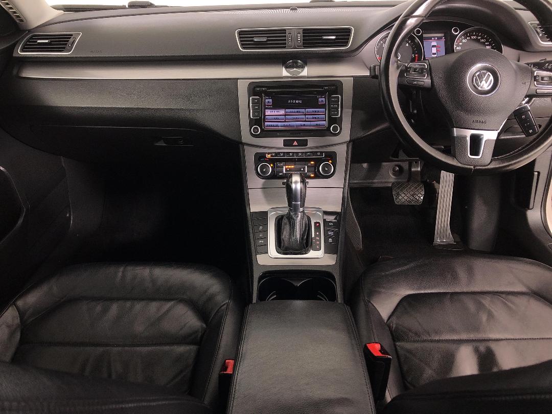 Photo '17' of Volkswagen Passat Photo '17' of Volkswagen Passat