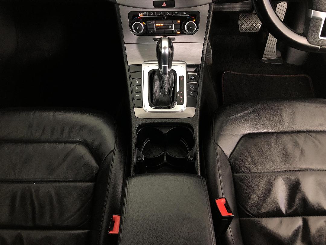 Photo '18' of Volkswagen Passat Photo '18' of Volkswagen Passat