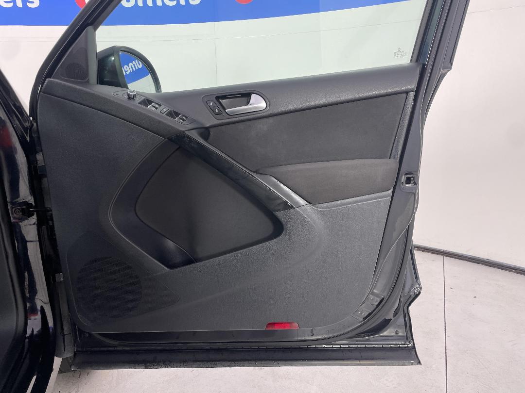 Photo '15' of Volkswagen Tiguan Photo '15' of Volkswagen Tiguan