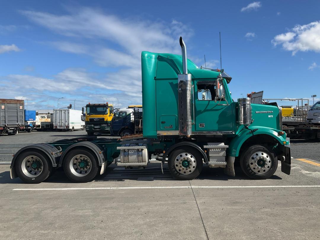 Photo '3' of WESTERN STAR 4884FX Tractor Unit