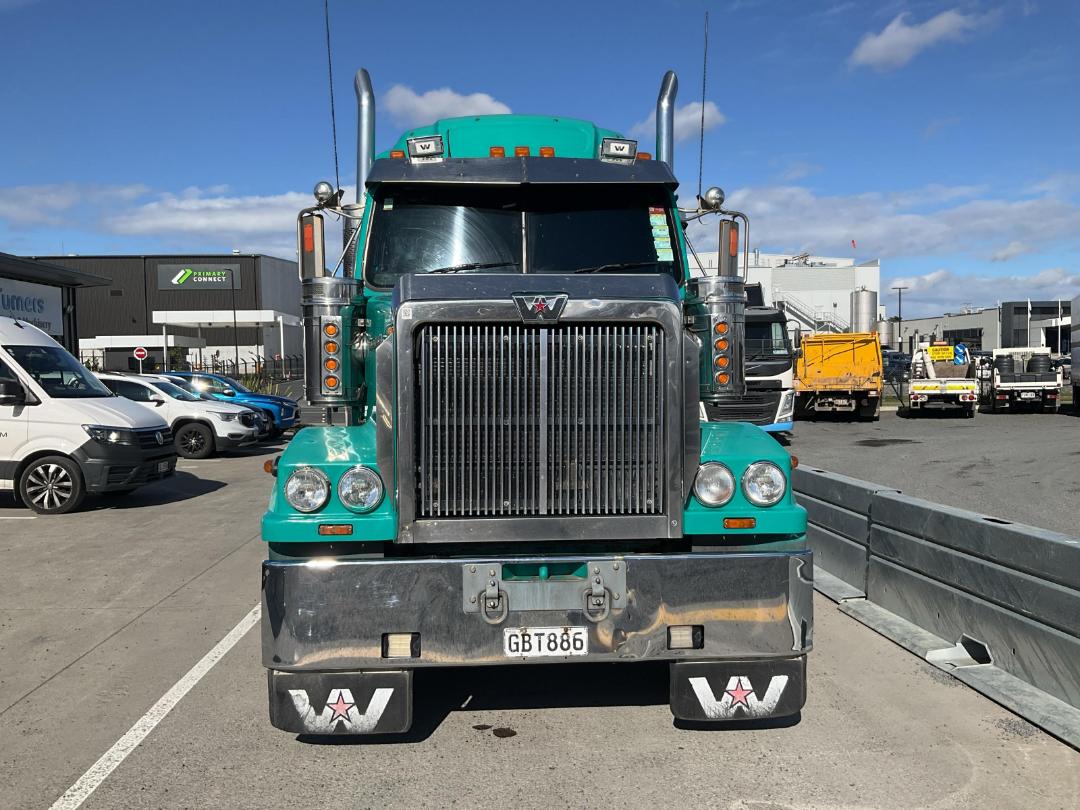Photo '9' of WESTERN STAR 4884FX Tractor Unit
