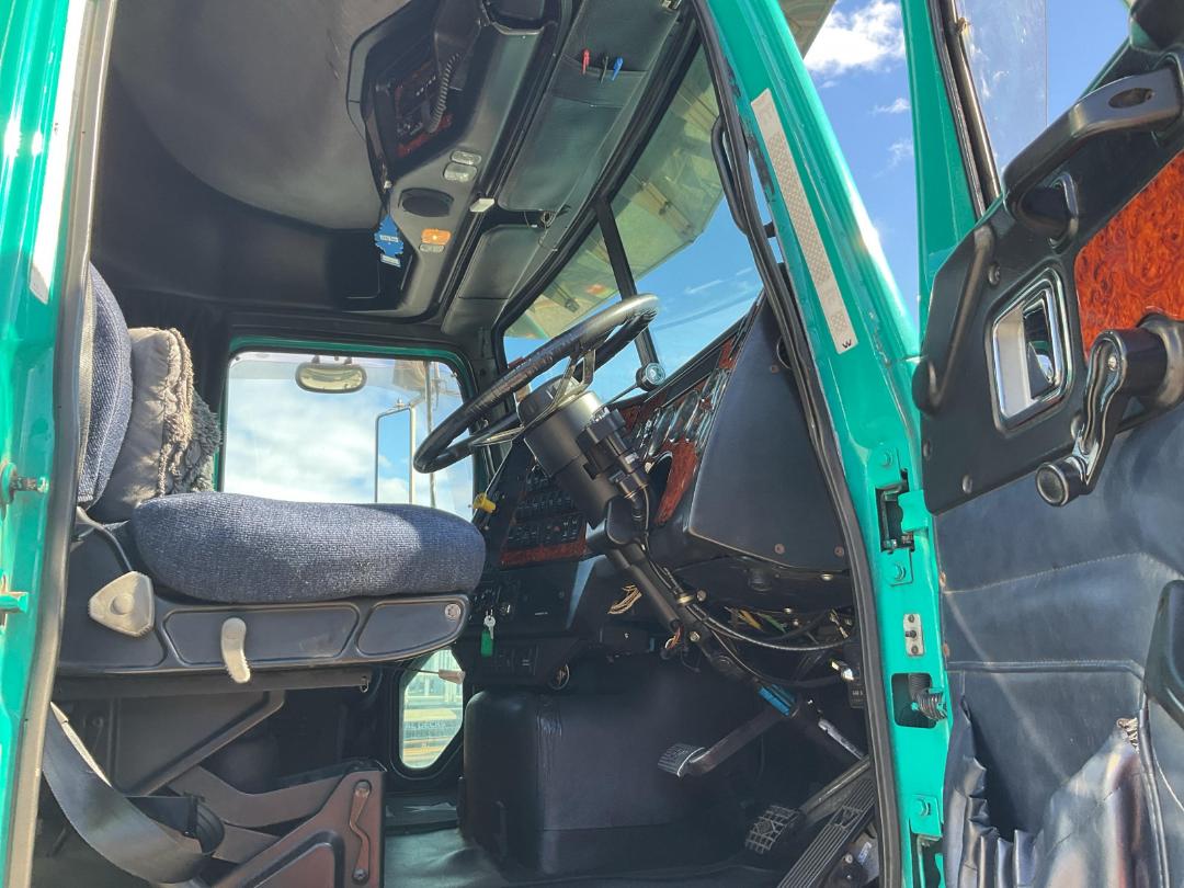 Photo '10' of WESTERN STAR 4884FX Tractor Unit