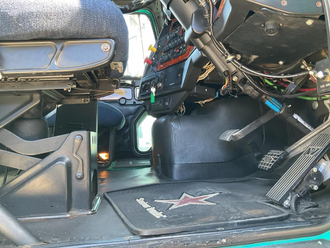 Photo '18' of WESTERN STAR 4884FX Tractor Unit