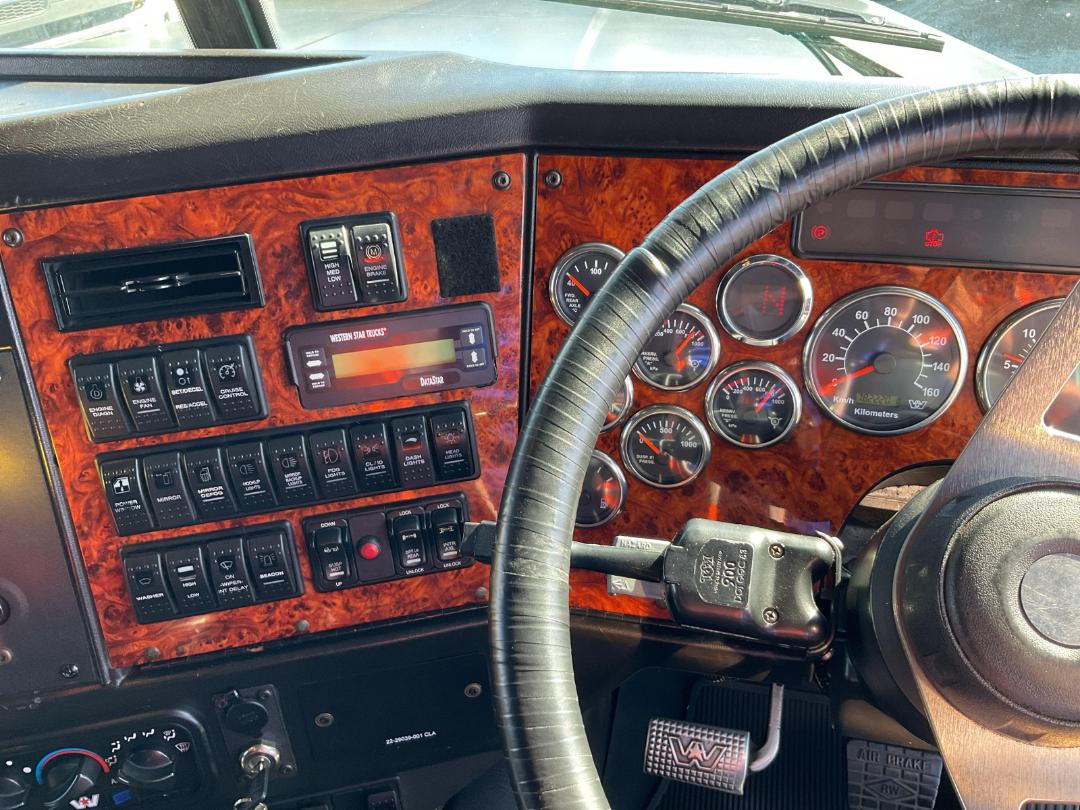 Photo '17' of WESTERN STAR 4884FX Tractor Unit