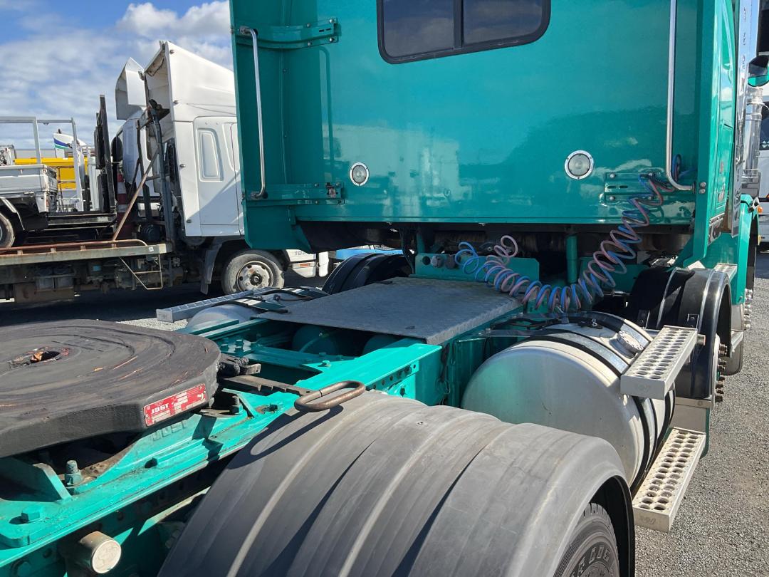 Photo '24' of WESTERN STAR 4884FX Tractor Unit