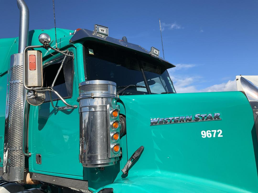 Photo '29' of WESTERN STAR 4884FX Tractor Unit