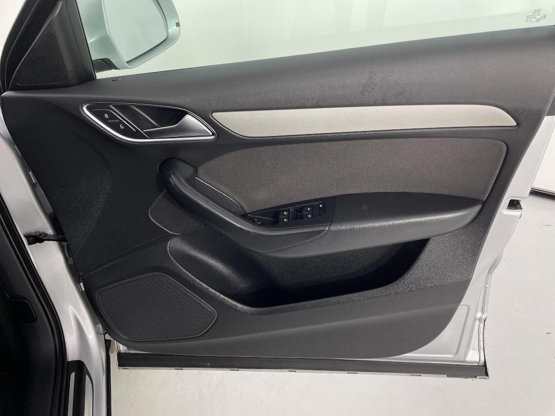 Photo '15' of Audi Q3 Photo '15' of Audi Q3