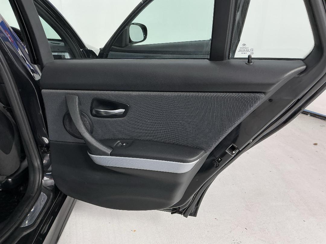 Photo '19' of BMW 3 Series Photo '19' of BMW 3 Series