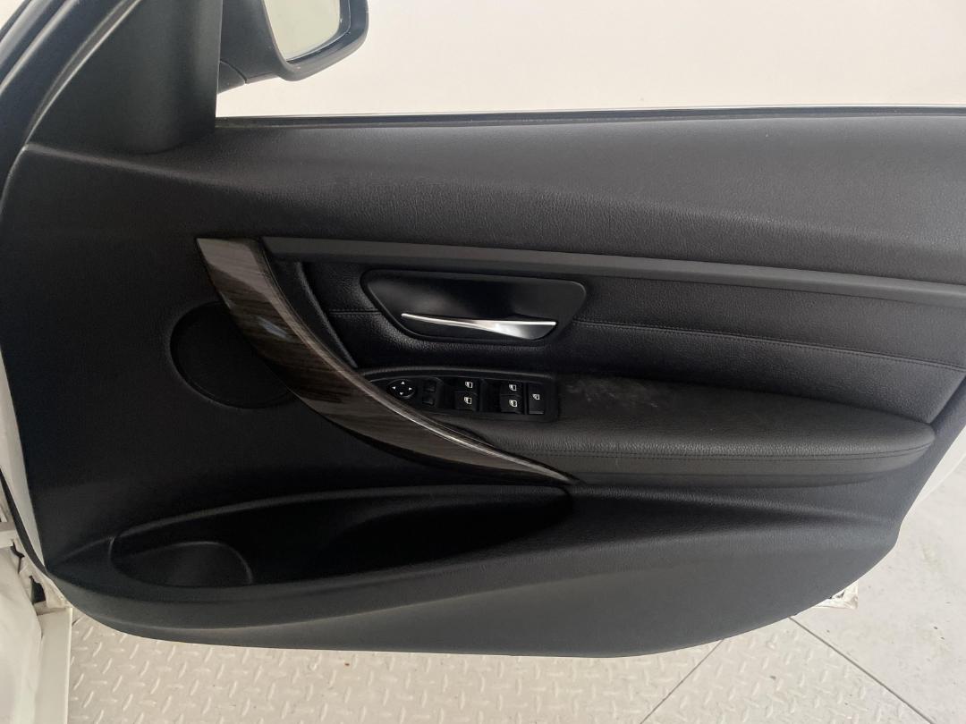 Photo '15' of BMW 320I Photo '15' of BMW 320I