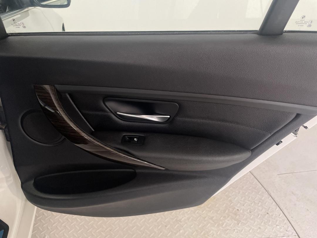 Photo '19' of BMW 320I Photo '19' of BMW 320I