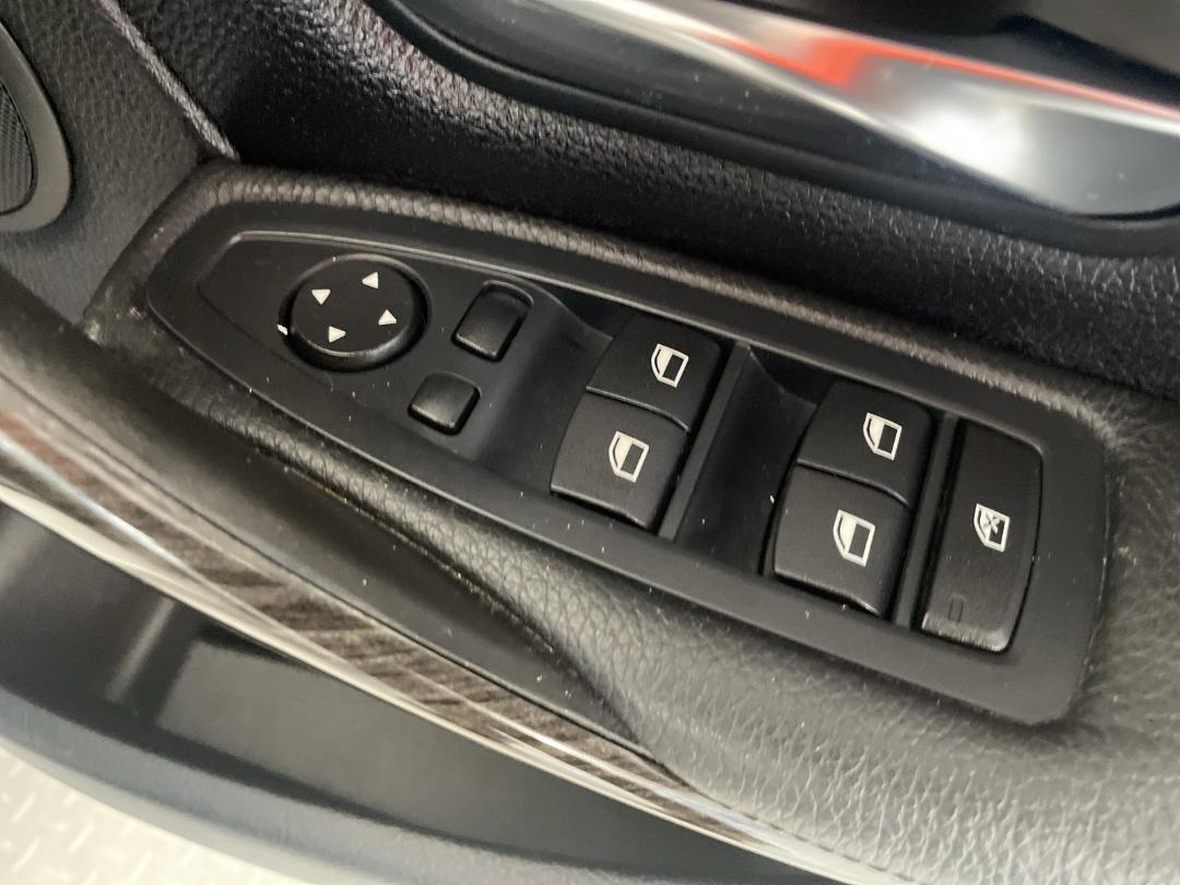 Photo '24' of BMW 320I Photo '24' of BMW 320I