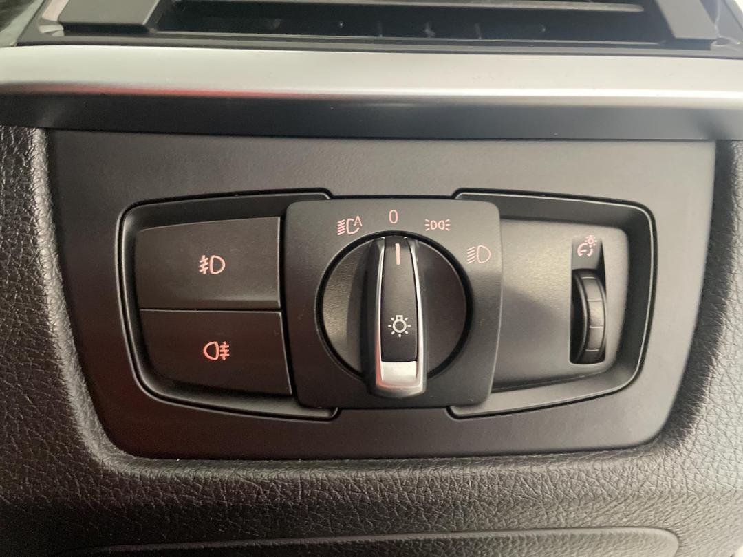 Photo '25' of BMW 320I Photo '25' of BMW 320I