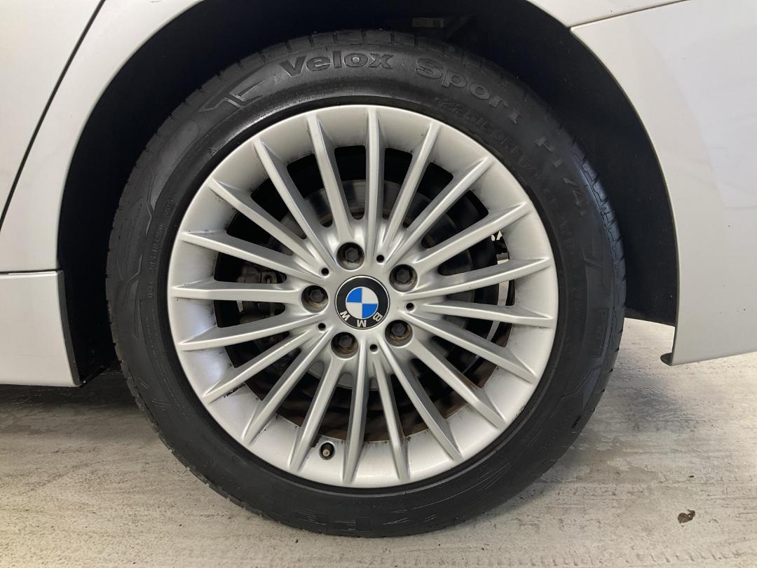 Photo '11' of BMW 320I Photo '11' of BMW 320I