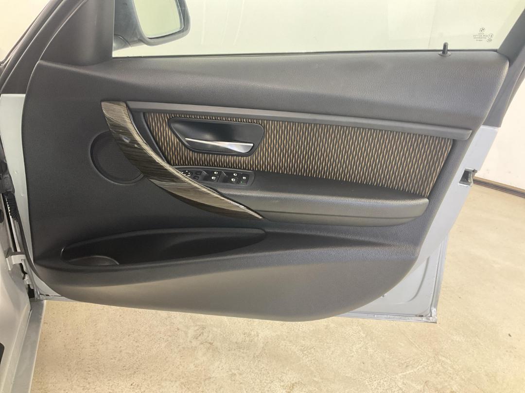 Photo '15' of BMW 320I Photo '15' of BMW 320I