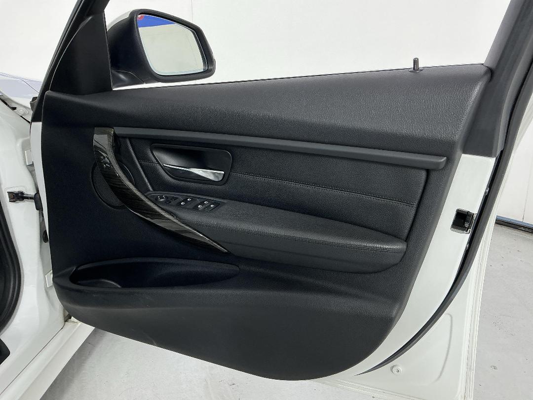 Photo '15' of BMW 320I Photo '15' of BMW 320I