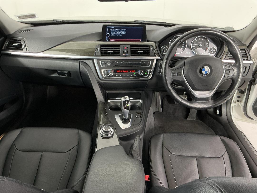 Photo '17' of BMW 320I Photo '17' of BMW 320I