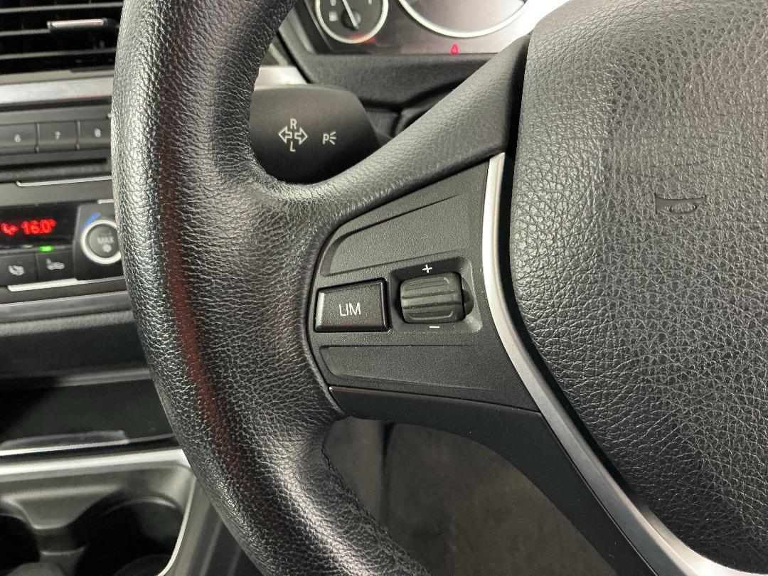 Photo '24' of BMW 320I Photo '24' of BMW 320I