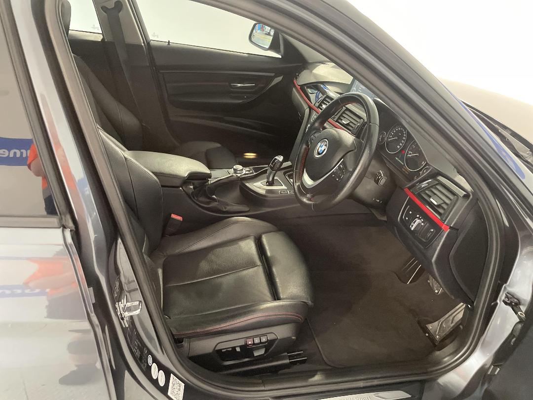 Photo '16' of BMW 320I