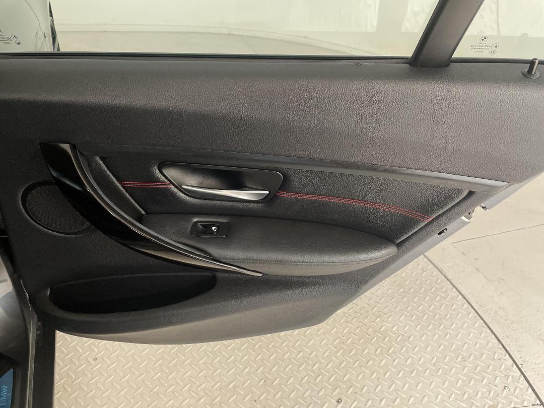 Photo '19' of BMW 320I