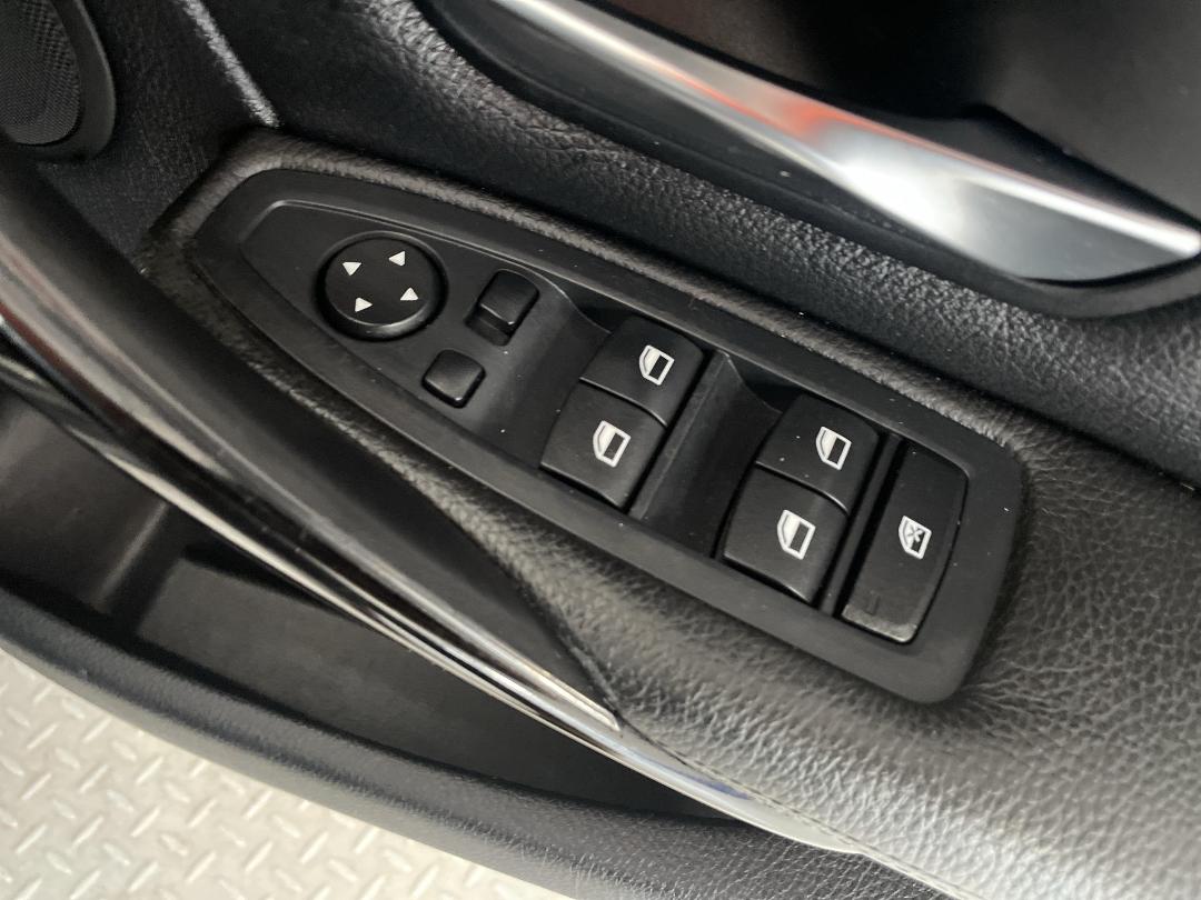 Photo '24' of BMW 320I