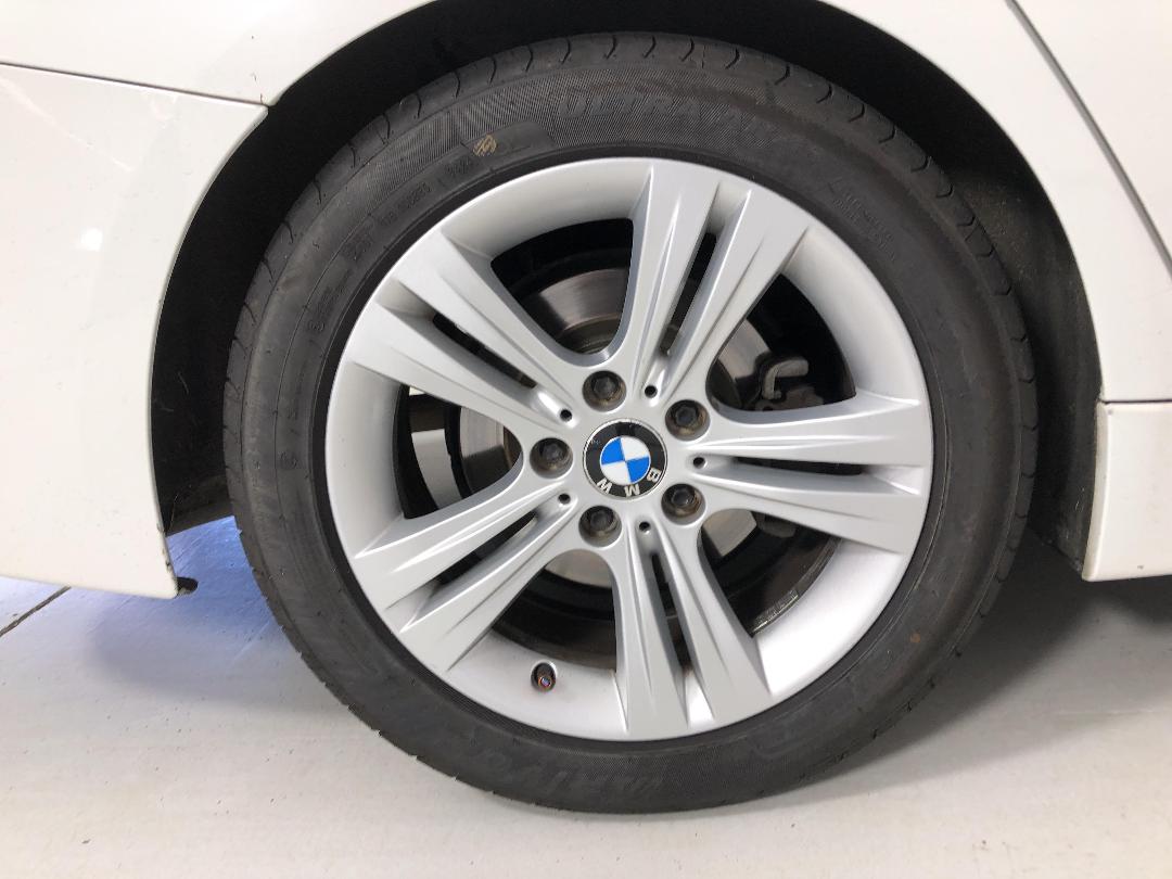 Photo '8' of BMW 320I Sport