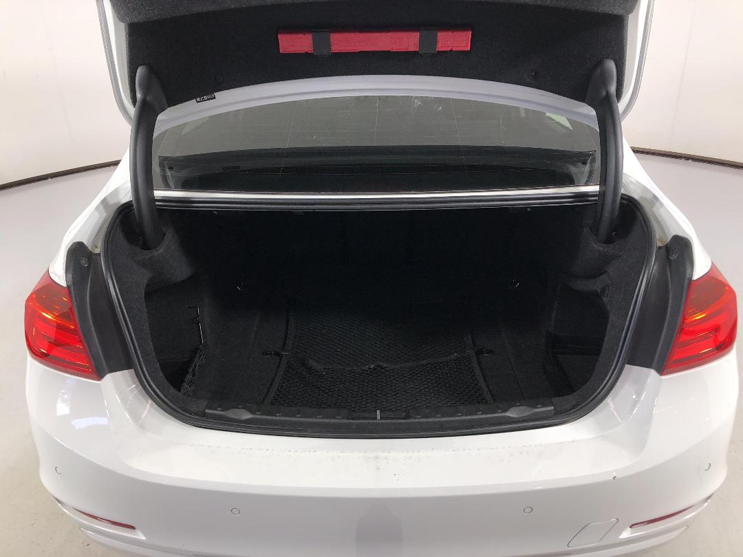 Photo '12' of BMW 320I Sport