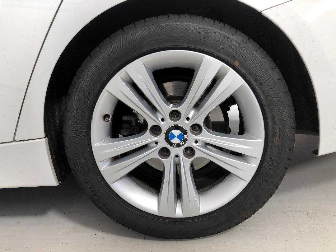 Photo '11' of BMW 320I Sport