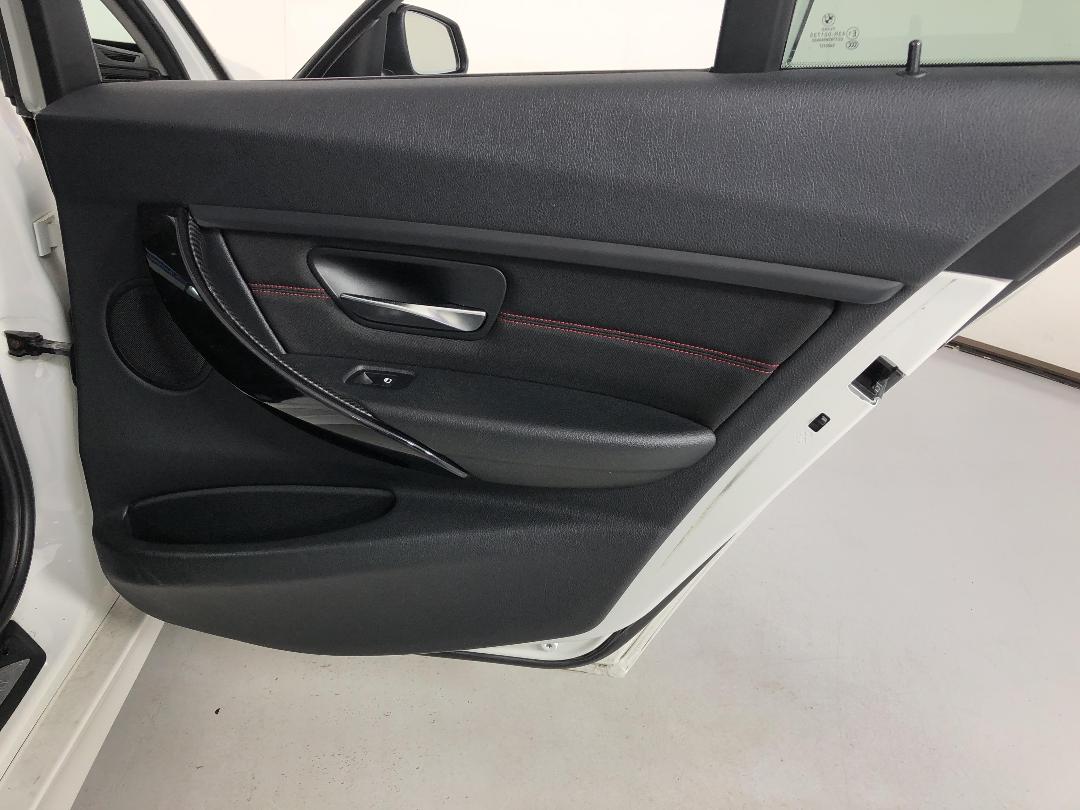 Photo '17' of BMW 320I Sport