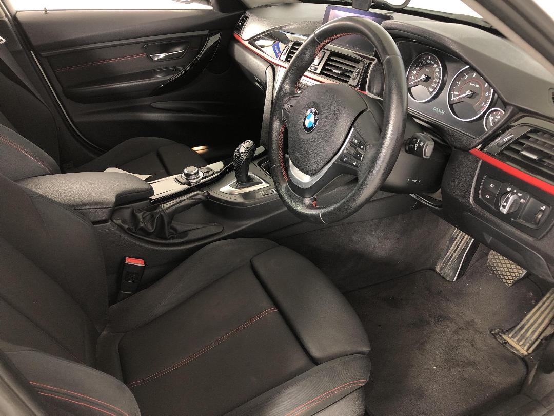 Photo '14' of BMW 320I Sport