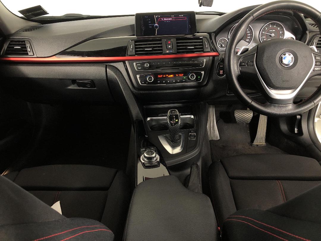 Photo '19' of BMW 320I Sport