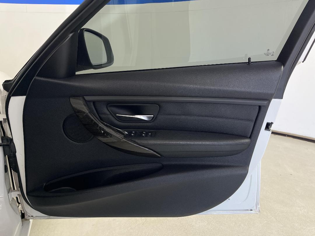 Photo '15' of BMW 320I Photo '15' of BMW 320I