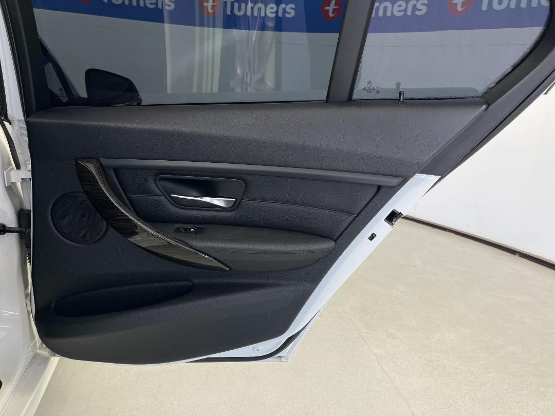 Photo '19' of BMW 320I Photo '19' of BMW 320I