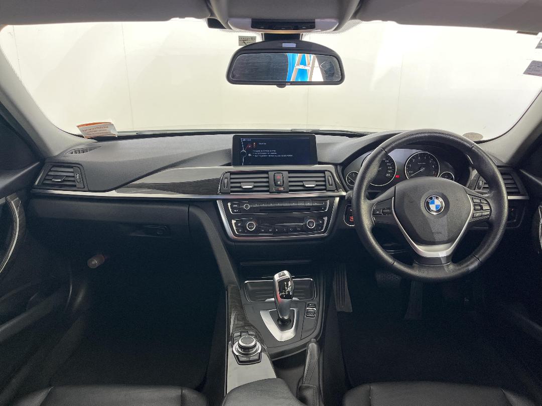 Photo '17' of BMW 320I Photo '17' of BMW 320I