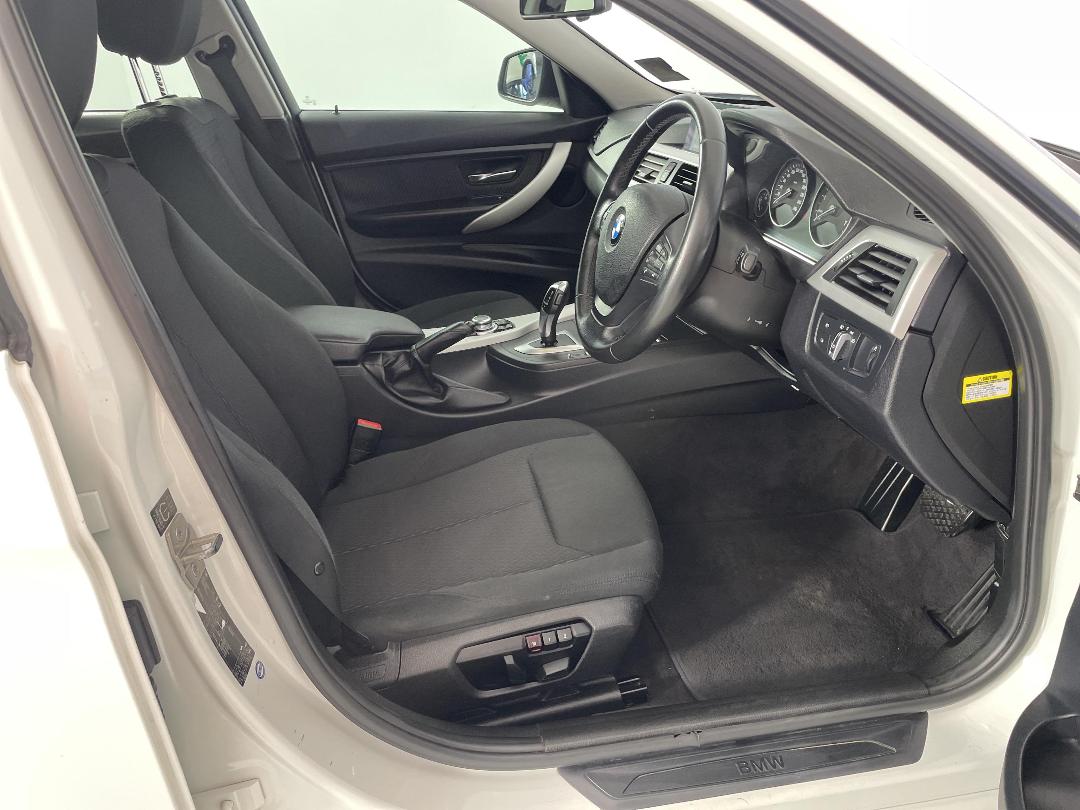 Photo '16' of BMW 320I