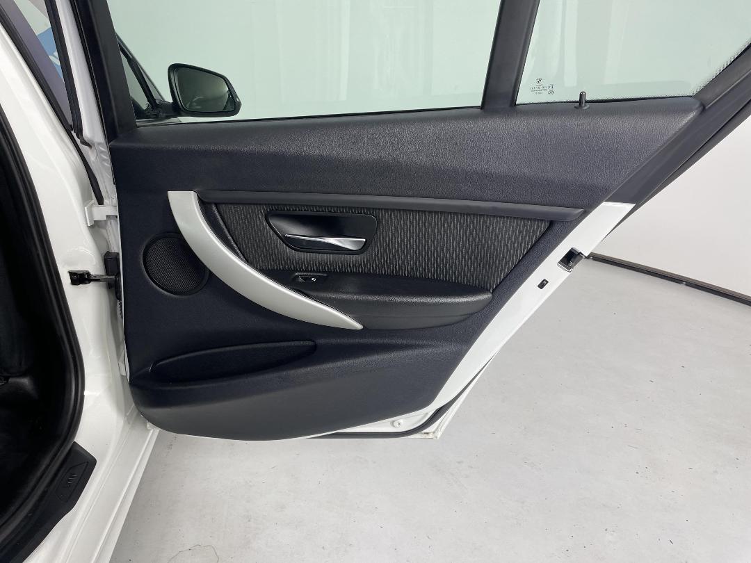 Photo '19' of BMW 320I