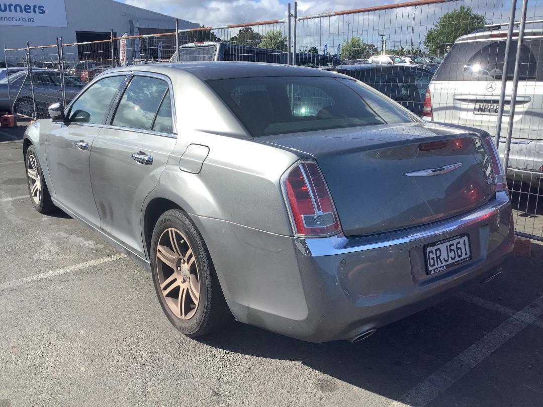 Photo '7' of Chrysler 300 V6 LTD Photo '7' of Chrysler 300 V6 LTD