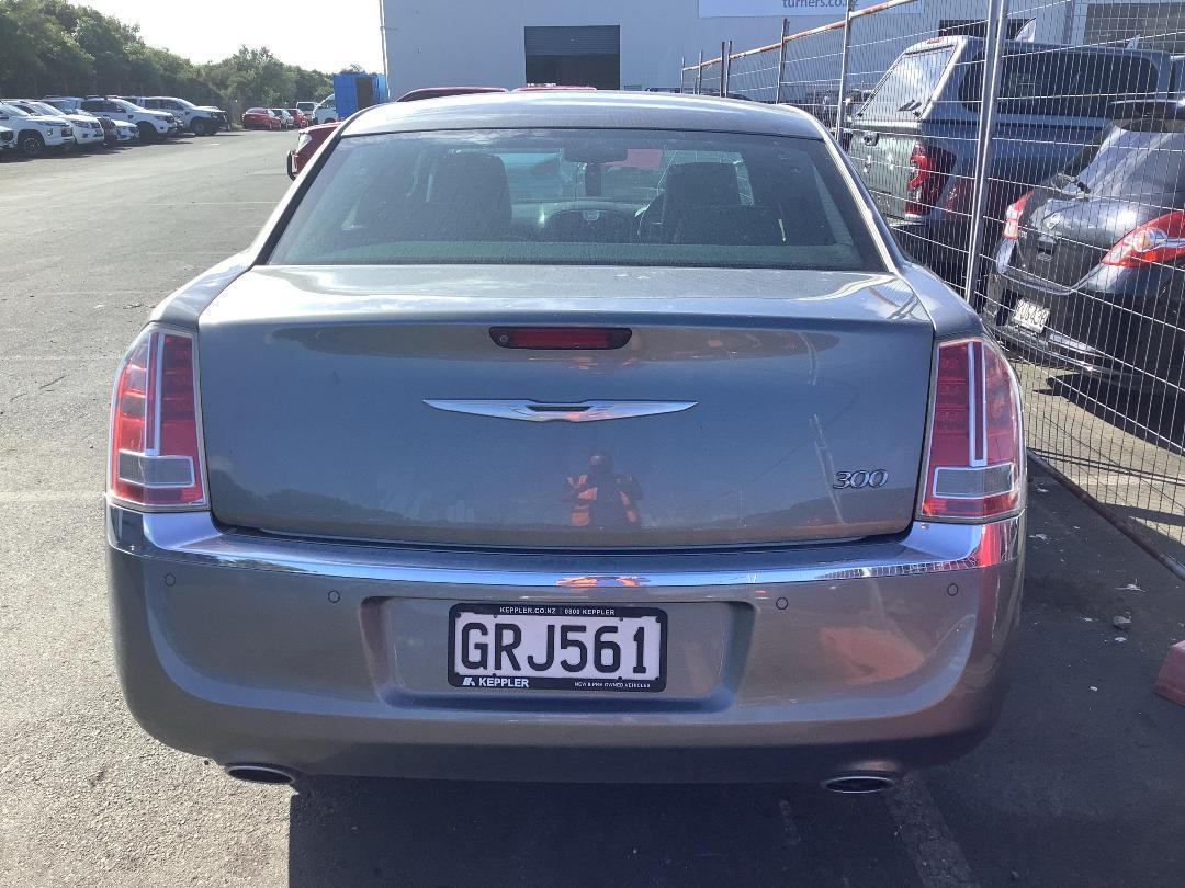 Photo '8' of Chrysler 300 V6 LTD Photo '8' of Chrysler 300 V6 LTD