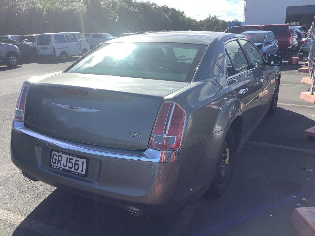 Photo '9' of Chrysler 300 V6 LTD Photo '9' of Chrysler 300 V6 LTD