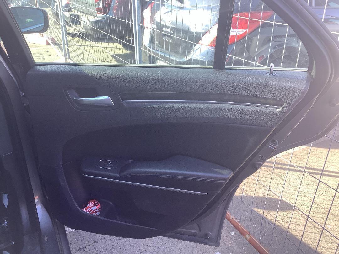 Photo '11' of Chrysler 300 V6 LTD Photo '11' of Chrysler 300 V6 LTD