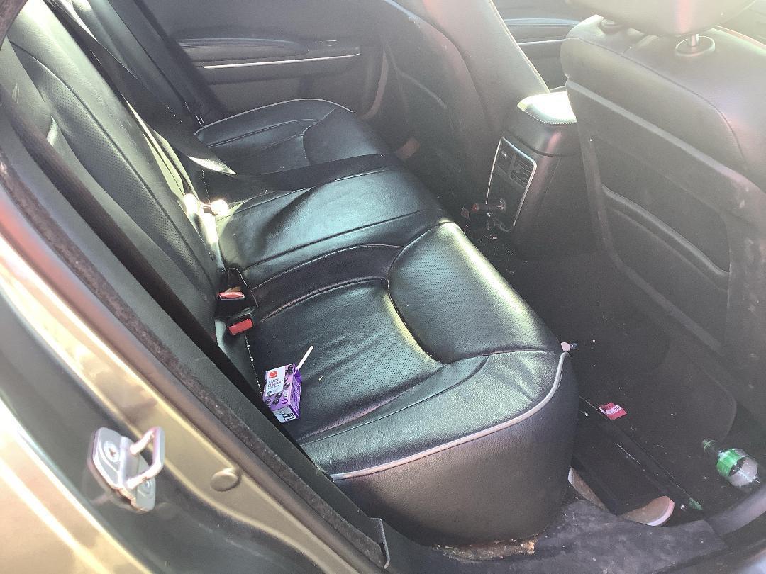 Photo '12' of Chrysler 300 V6 LTD Photo '12' of Chrysler 300 V6 LTD