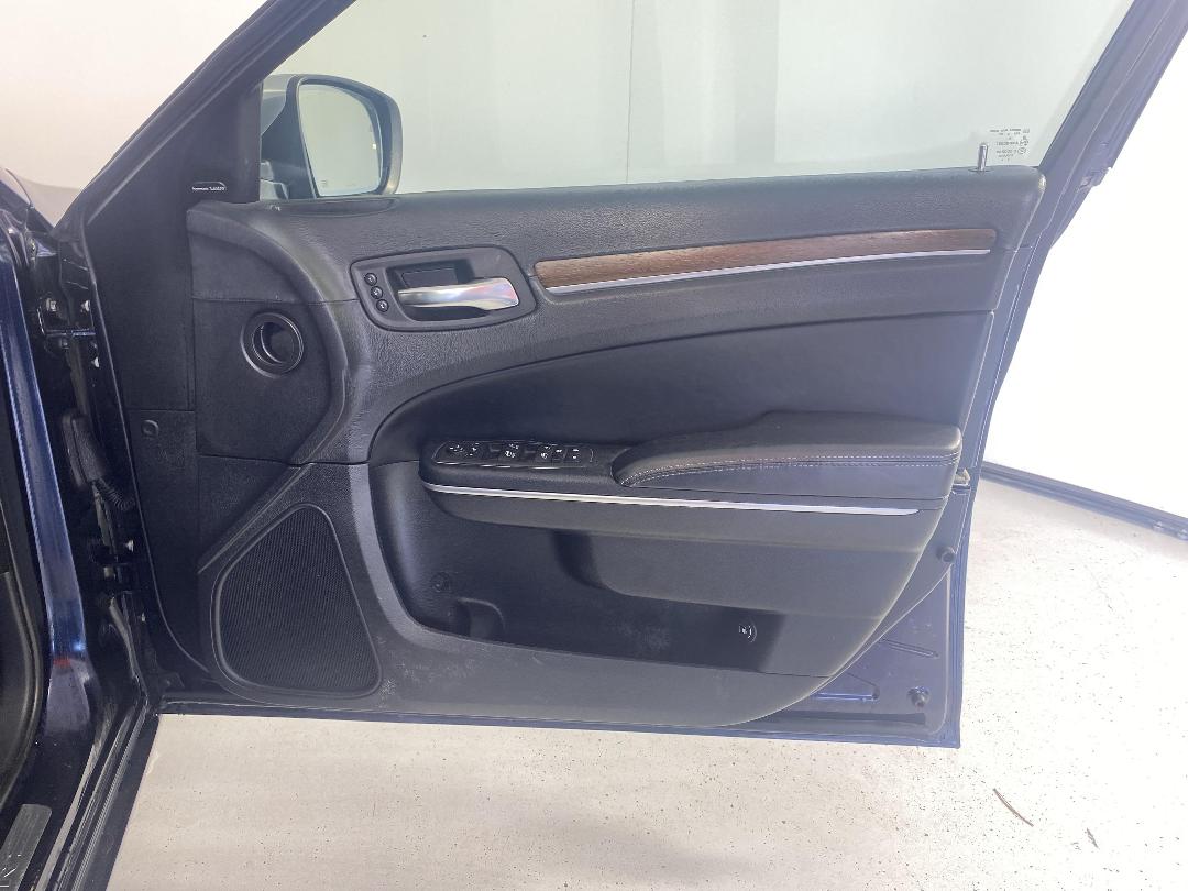 Photo '15' of Chrysler 300C