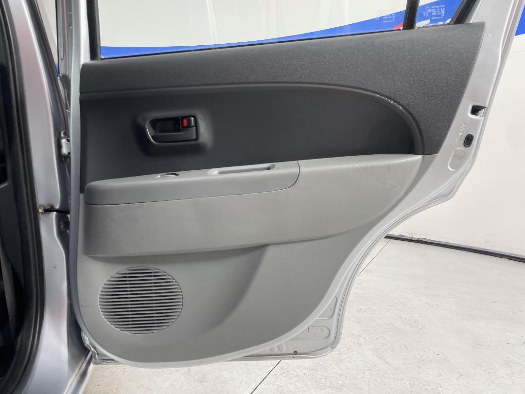 Photo '19' of Daihatsu Sirion Photo '19' of Daihatsu Sirion